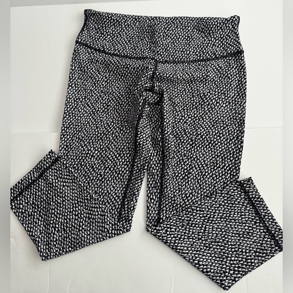 Lululemon Crop Active Pant size 8 - Picture 1 of 6